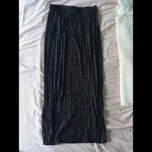 Long zara black dotted skirt